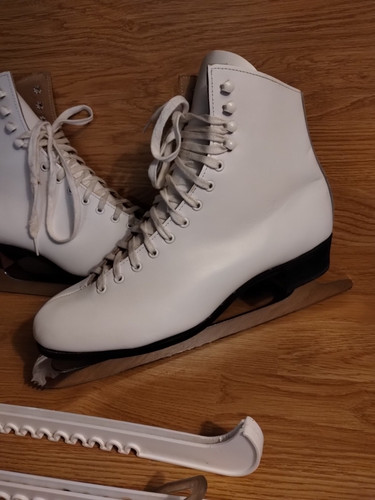 RIEDELL Women's White Leather Boot Figure Ice Skates 120 Size 11 & Blade Covers - Picture 3 of 16