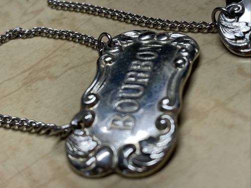 2 etiquetas de jarra de botella de licor de metal color plata BOURBON & SCOTCH vintage de 2,25" - Imagen 4 de 13