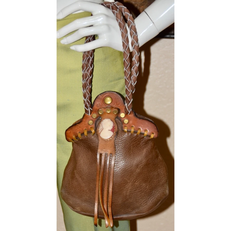 Bolso de Mano Vintage Cuero Tachonado - Tooled Estilo Boho Asas Trenzadas Camafeo Foto 4 de 4