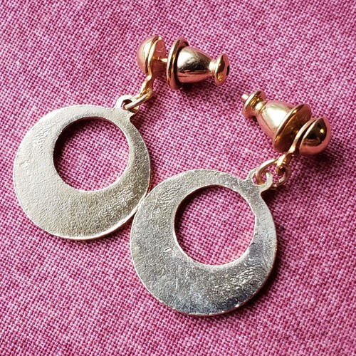 Vintage Earrings Dark Black Hoop Dangle Gold Tone Pierced Stud Unbranded E1 - Picture 3 of 6