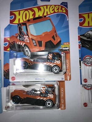 2022 Hot Wheels RENNEN RIG 10/10 HW HOT TRUCKS 2 X CARS