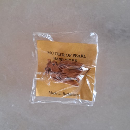 Vintage, ungeöffnet, Perlmutt, Taube & Olivenzweig Anstecknadel, Handarbeit in Bethlehem - Bild 2 von 3