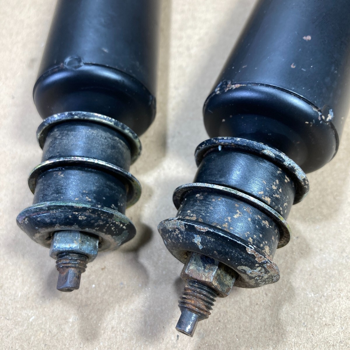 Rear Shock Absorber Pair KYSU-SP8410Z Fit For Toyota Corolla