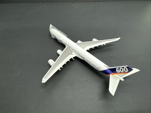 Dragon Wings A340-600 Airbus Livery 1:400 - RARE B.68 - Picture 7 of 11