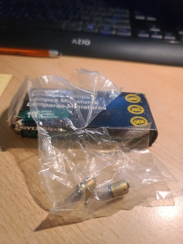 LOT 2 pcs - Sylvania 757 Miniature Automotive Light Bulb / Lamp