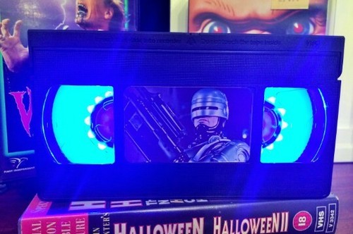  Robocop VHS Night Light, Horror Movie, Action, Bed Light, Desk Light, Film - Afbeelding 1 van 12