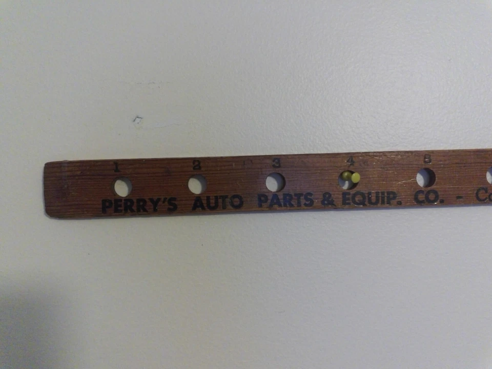 Yardstick publicitario vintage - Perry's Auto Parts Williamsett, Mass. Foto 2 de 4