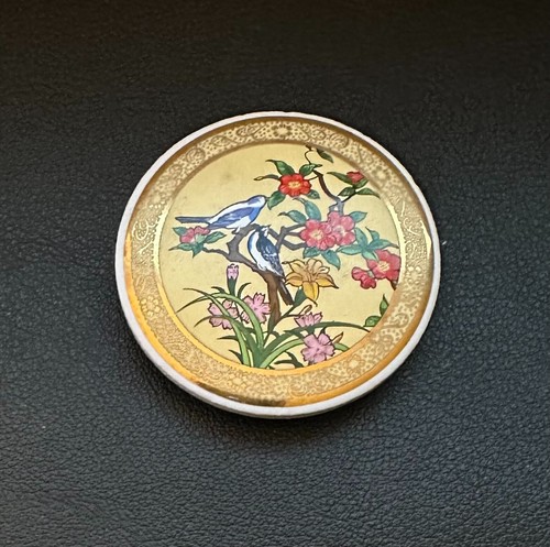 🏯 Asian Birds & Flowers Goldtone Ceramic Fridge Magnet 2" Round M39 - Picture 3 of 4