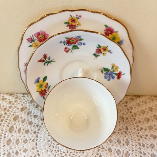 Vintage 1960s ROYAL VALE Bone China Charming Tea Trio Set Bright Floral Design - Picture 4 of 8