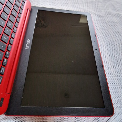Asus X205TA ,Intel Atom Z3735F , 11.6", Windows 10, 32Gb eMMc, 2Gb RAM (188) - Picture 16 of 22
