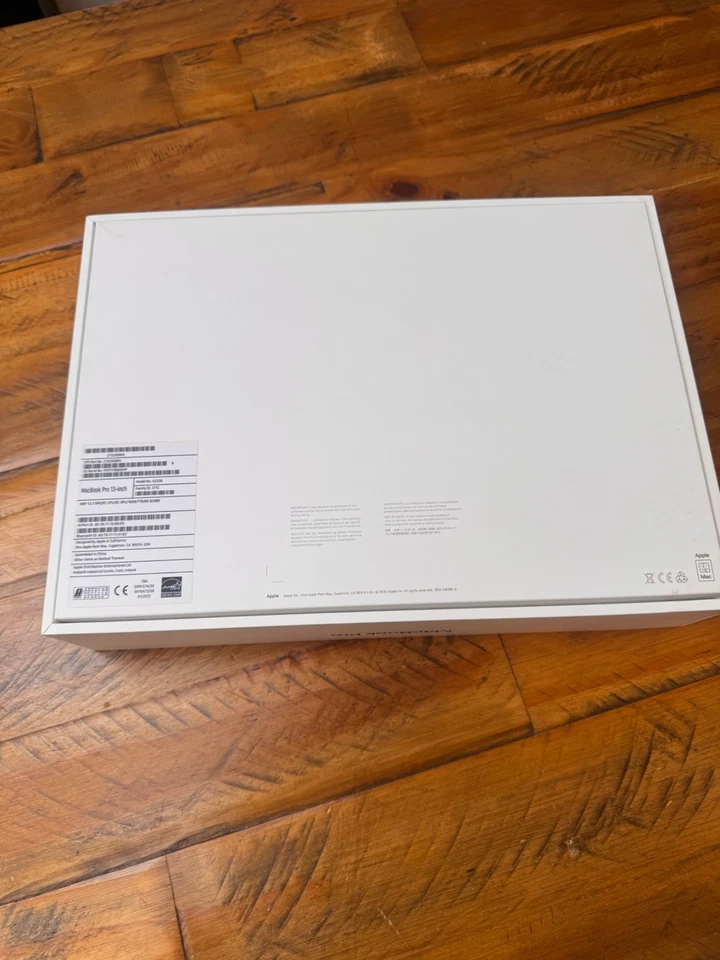 Apple MacBook Pro 13" · i5 10th gen 3.8 GHz · 16GB · 1TB, photo 2 of 5