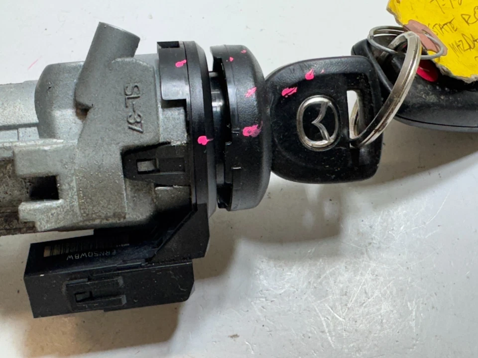 Bloqueo interruptor de encendido Mazda 3 2007-2009 con llave e inmovilizador OEM. Foto 3 de 4