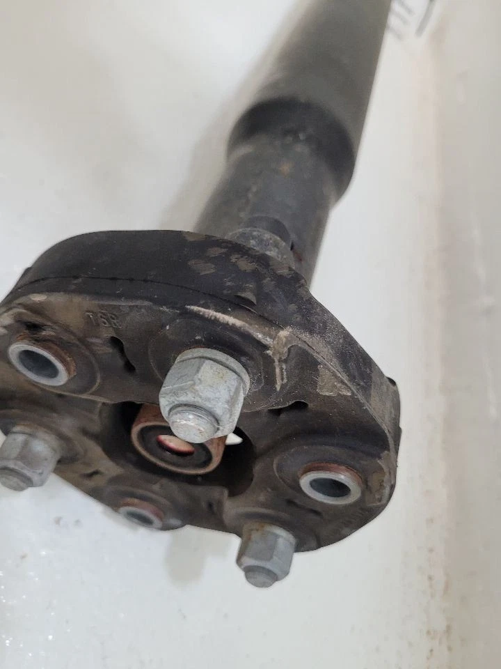 2010 - 2015 CHEVROLET CAMARO Rear Drive Shaft Automatic Transmission Opt Myb - Imagem 2 de 4