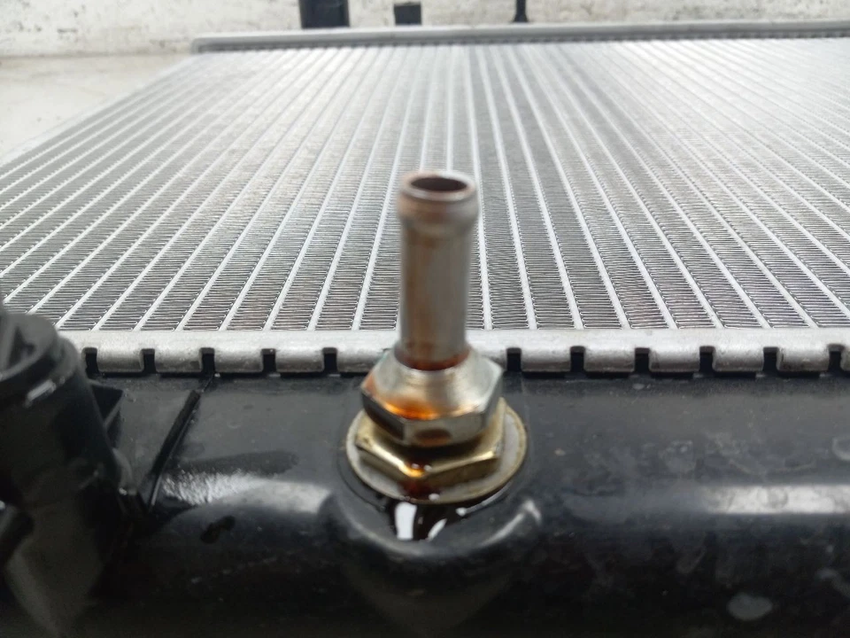 01 02 03 04 05 06 RADIADOR LEXUS LS430 Foto 3 de 4