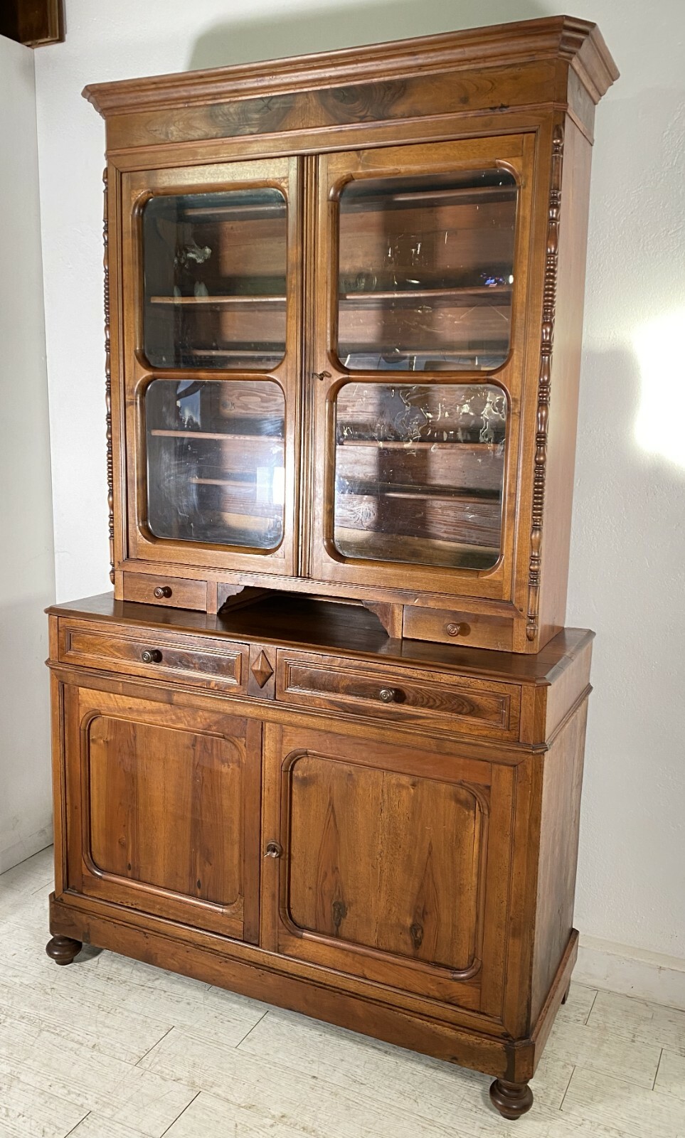 ANTICA CREDENZA OTTOCENTO LUIGI FILIPPO 1800 LEGNO NOCE DISPENSA ALZATA VETRO - Foto 3 di 12