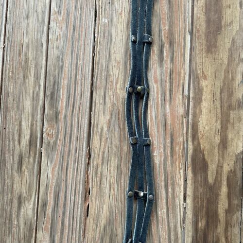 Cintura con borchie in pelle nera lunghezza 45” molto amata. Unico - Foto 11 di 12