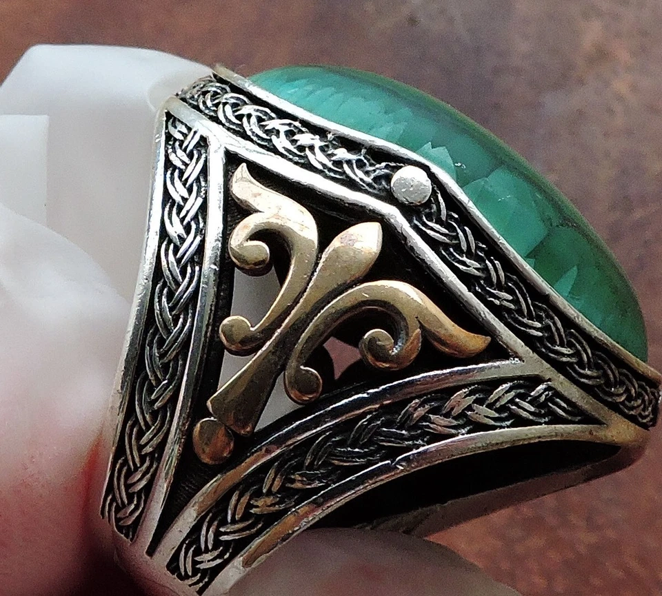 Anillo grande vintage de malaquita de plata de ley talla 8 con detalles de oro de 18 quilates Foto 2 de 4