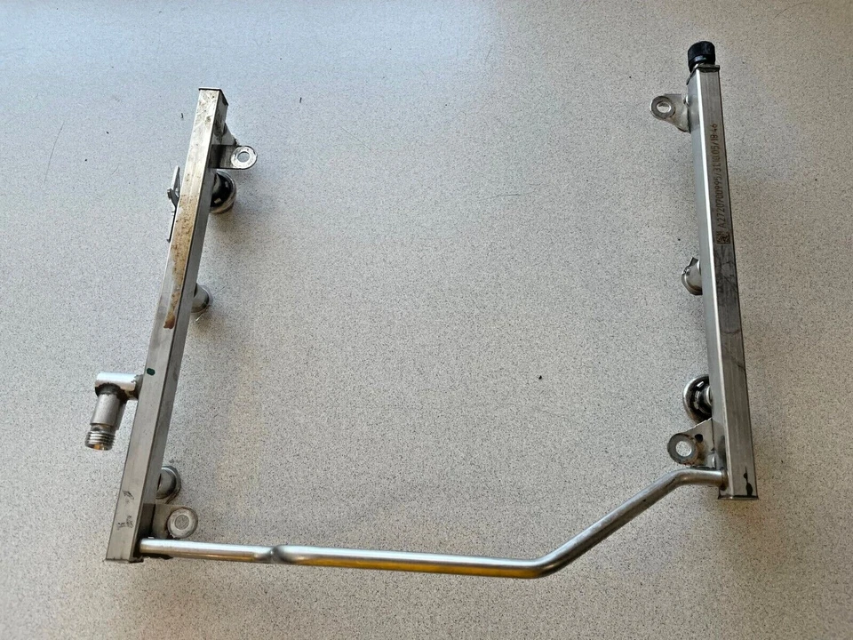 Mercedes-Benz SLK280 R171 2004-2010 ~ Riel inyector de combustible ~ A2720701495 Foto 2 de 3