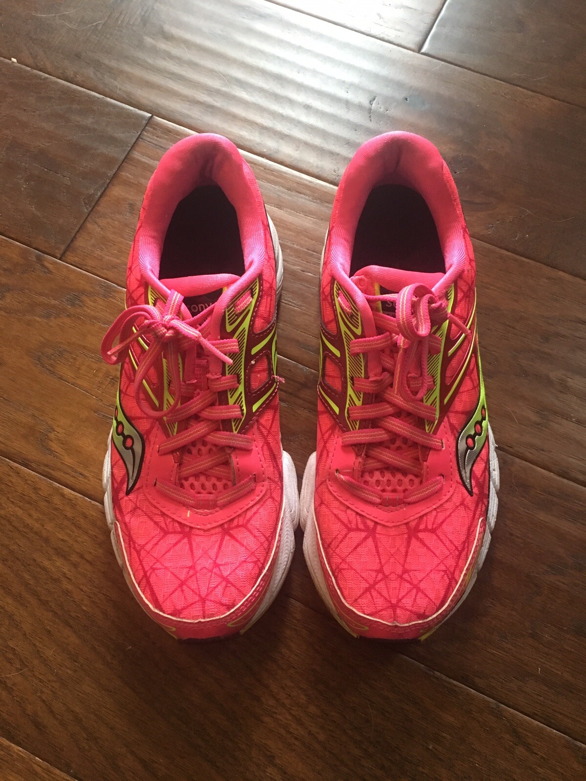 Women’s Saucony Breakthru 7.5 Pink Women’s Saucony Breakthru 7.5 Pink