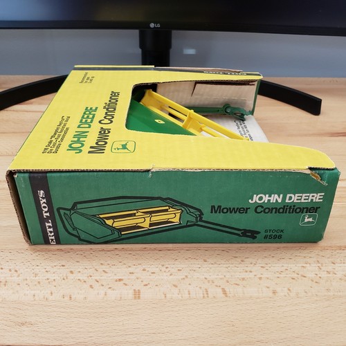 Ertl John Deere Mower Conditioner Diecast 1:16 - Picture 7 of 9