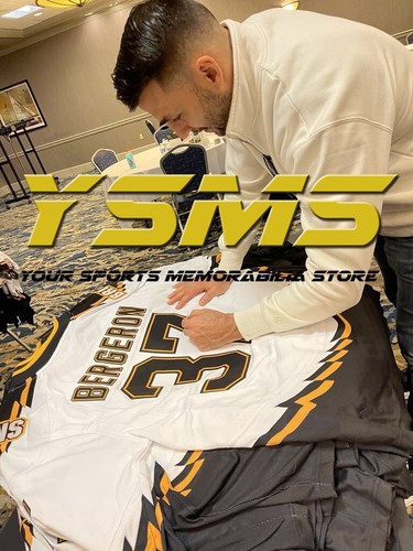 Patrice Bergeron Boston Bruins Signed Pooh Bear Official Hockey Jersey COA - Picture 5 of 5