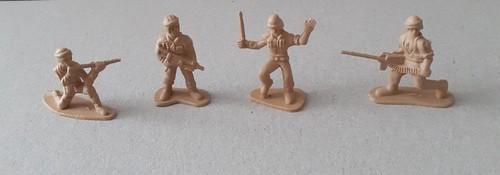 68 Pieces Toy Soldiers Brown Colour Plastic Job Lot Loose 1.5" High - Picture 2 of 4