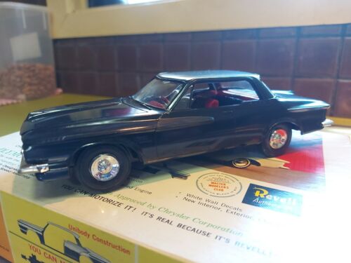 Revell 1962 Chrysler Plymouth Fury 1/25 Scale Built Kit W/box - Picture 3 of 11