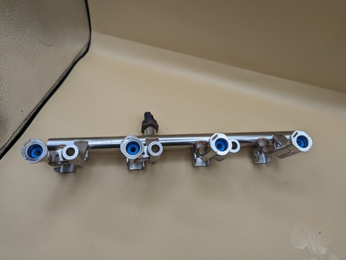 OEM Ford Escape Fusion 2014-2020 Fuel Rail Manifold Assembly DS7Z-9D280-H - Picture 2 of 10