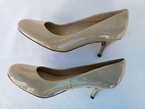 Unisa Womens Beige Patent Leather Pumps Size 7 EXC - Picture 3 of 7