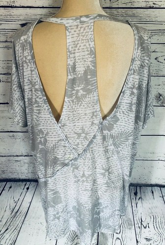 Camisa Atlética Xersion XXLT Para Mujer Mangas Cortas Rayas Floral Espalda Abierta Suave - Imagen 7 de 9