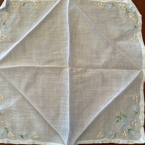 Lot Of 4 White Vintage Ladies Hanky Handkerchief Floral Lace Embroidery 152 - Picture 2 of 10