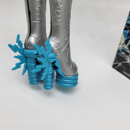 Monster High Power Ghouls Voltageous Frankie Stein Puppe Buch Cape - Bild 13 von 13