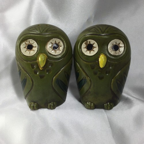 MCM Owl Pottery Salt Pepper Shakers NEVER USED Ceramic Avocado Green Japan - Picture 1 of 6