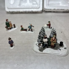 Hawthorne Christmas Village 5 Piece Accessory Snow Much Fun Feeing Birds G79