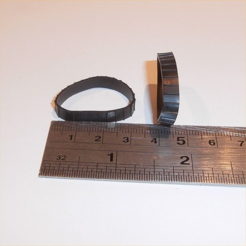 Matchbox Tracks 1-75 16 d Case Tractor Treads Black Pair - Picture 4 of 5