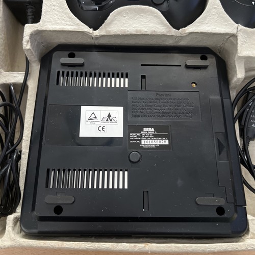 Console Sega Mega Drive II 2 in scatola rara variante adesiva canale Sega testata - Foto 6 di 13