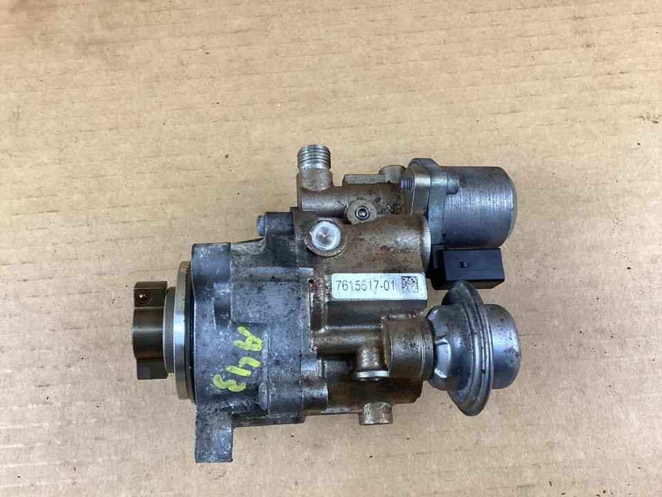 Bomba de combustible de alta presión BMW 740i F01 N54 2010-2012 7615617 OEM Foto 2 de 4