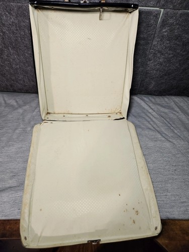 Vintage 1964 Barbie Carrying Case w/ Barbies Clothes Umbrella Chair Accessories  - Picture 10 of 10