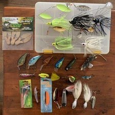 Bass Lures W/plano Box Spinnerbaits Crankbaits Spoons Nice Condition 23 Lures