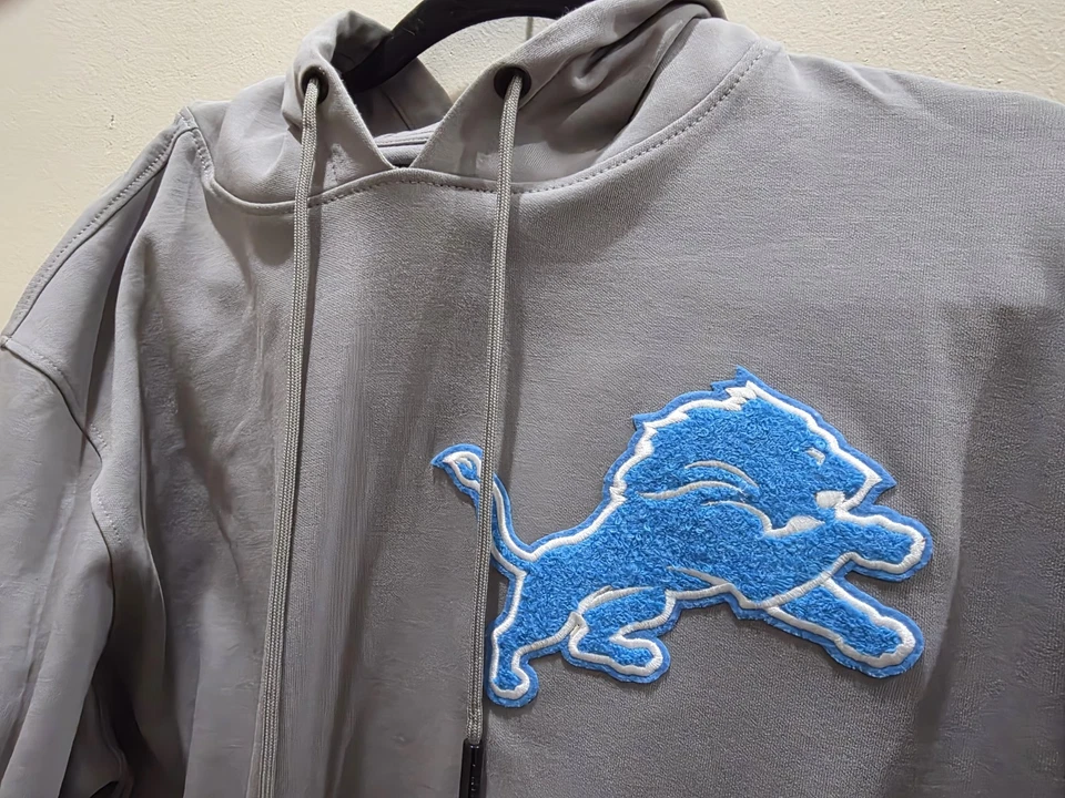 Pulôver com capuz masculino Pro Standard - NFL Detroit Lions clássico chenille - Cinza - Imagem 3 de 4