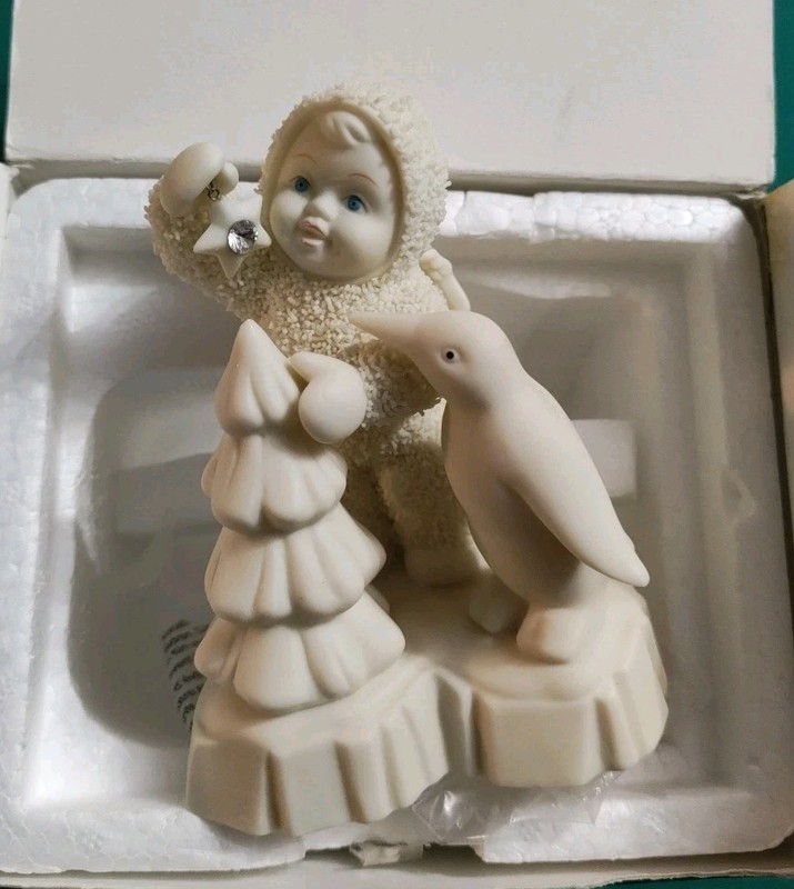 Snowbabies "Make it Shine" #56.O5732  w/ Swarovski Stone Penguin & Box 2000