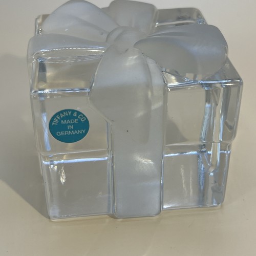 Caja de regalo de cristal vintage Tiffany & Co pisapapeles arco esmerilado excelente estado - Imagen 9 de 9
