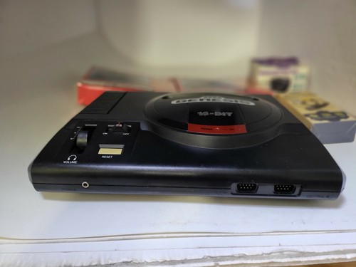 SEGA GENESIS 1 CONSOLE SYSTEM WITH 2 NEW CONTROLLERS AC ADAPTER + AV CABLE 11M - Picture 4 of 8