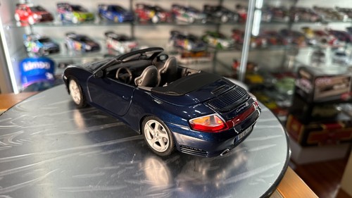 Porsche Carrera 4s cabrio maisto 1:18 coche escala diecast - Imagen 3 de 12