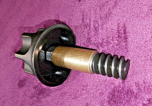 Berkel Slicer 909/1 Knob & Worm Gear, Parts #: 01-403875-00151 & 01-404675-00336 - Picture 1 of 11