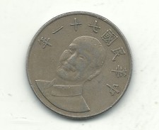 BETTER GRADE YEAR 71 1982 CHINA / TAIWAN CHIANG KAI-SHEK 10 YUAN COIN-DEC661
