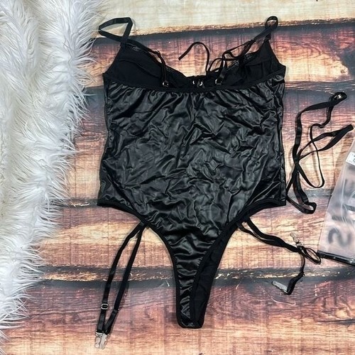 Black Lingerie Bustier Style Lace Up Faux Leather - Picture 4 of 5