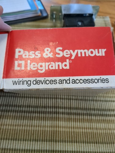 Legrand Pass & Seymour 20AC1-KL Single Pole Key Switch 20A 120/277 VAC W/ 2 Keys - Picture 7 of 8