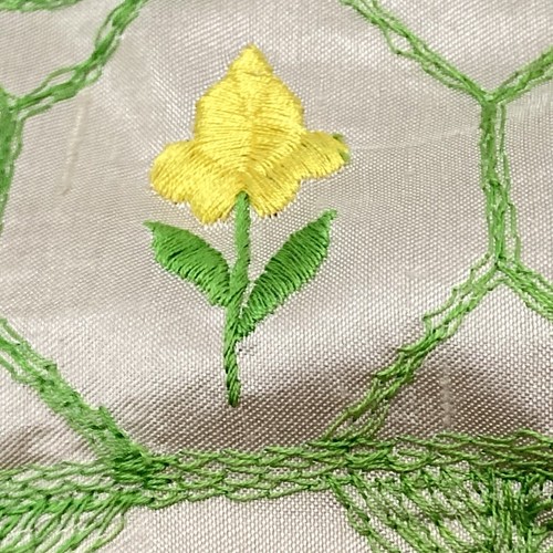 Funda de almohada vintage con cremallera de flores bordadas NETTLE CREEK espalda de seda - Imagen 3 de 7