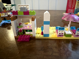 LEGO Juniors Friends 10747 Andrea and Stephanie's Beach Holiday-Complete w/box
